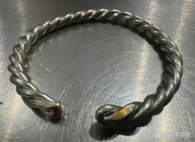 海關機檢圖像異常 隨身行李疑似藏匿貴金屬制品，旅客被攔截